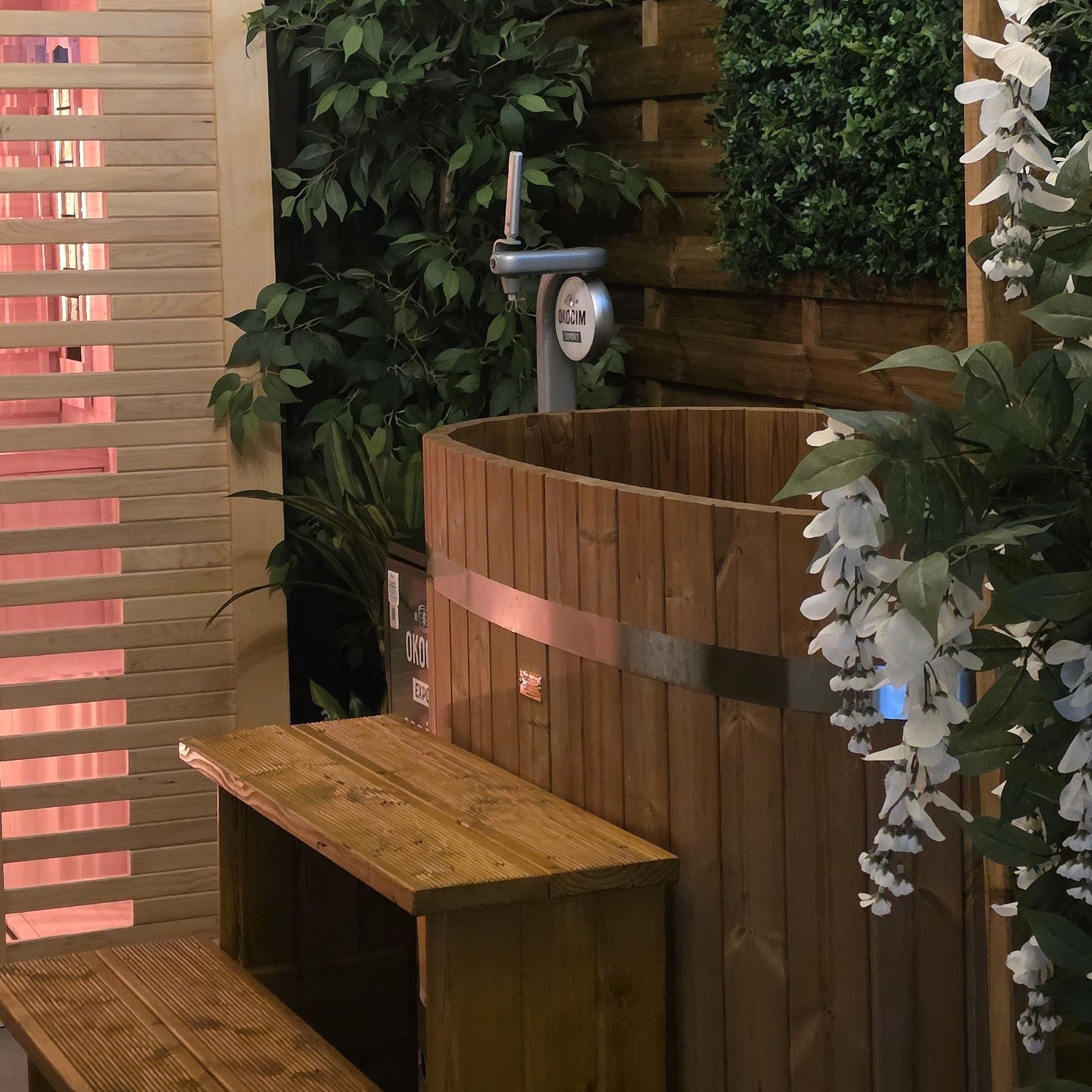 Beczka do kąpieli i sauna z zielenią